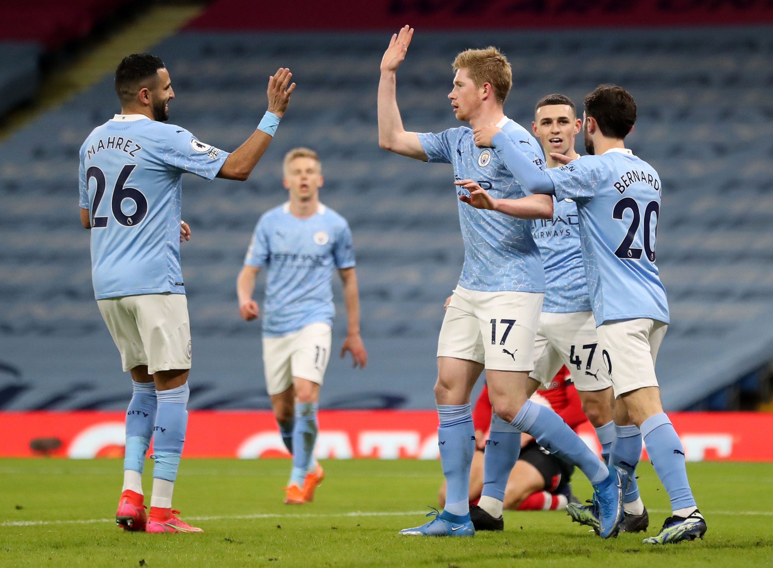 Cú &quot;nã rocket&quot; giúp Man City giải quyết nhanh gọn đối thủ, tiến vào tứ kết Champions League - Ảnh 1.