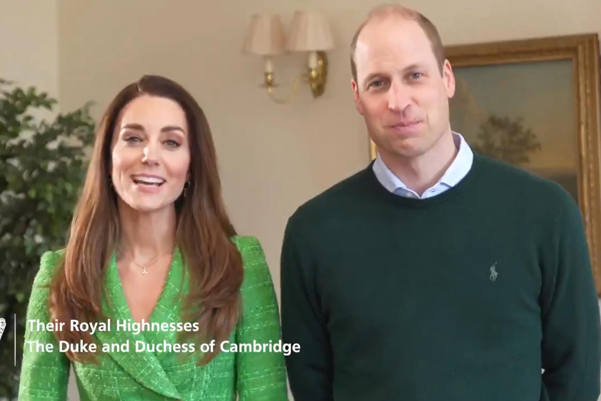Vợ chồng Công nương Kate xuất hiện rạng rỡ trong video đặc biệt cùng tình hình của Hoàng tế Philip khiến nhà Sussex phải nhìn lại mình - Ảnh 1.