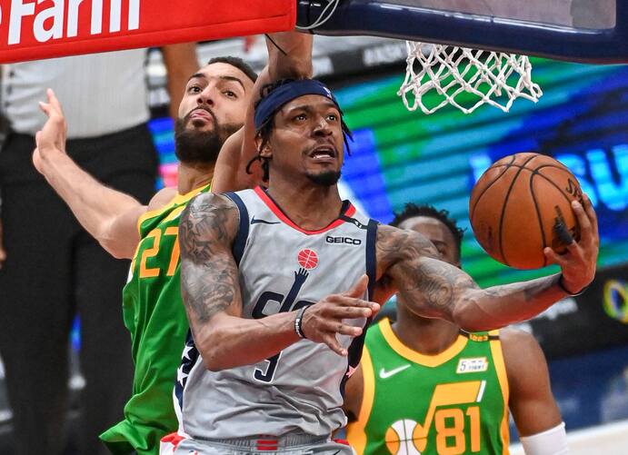 Bradley Beal và Russell Westbrook bùng nổ với 78 điểm, Washington Wizards quật ngã hạt giống số 1 miền Tây - Ảnh 2.