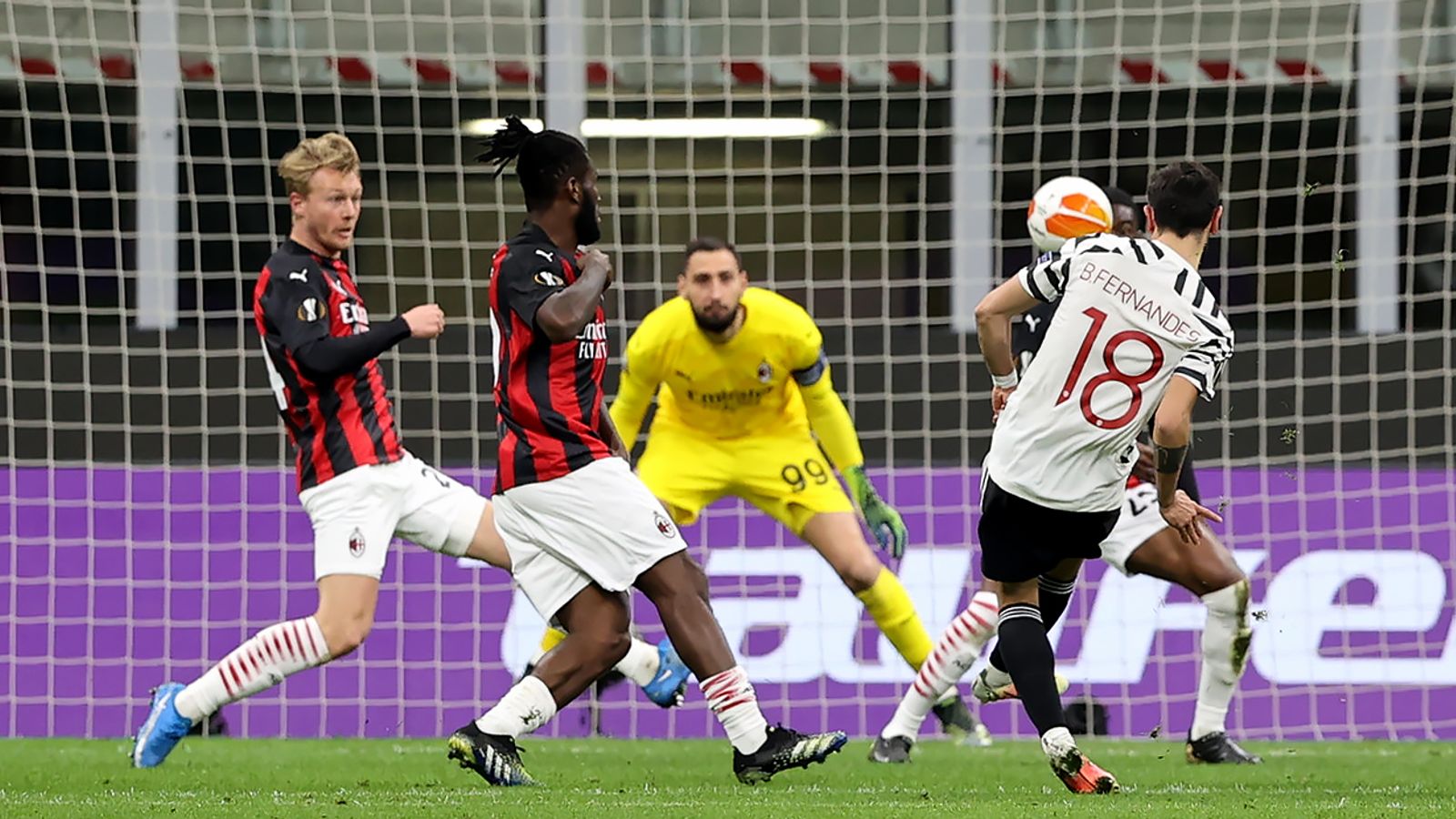 Pogba trở lại và ghi bàn đưa MU vào tứ kết Europa League - Ảnh 4.