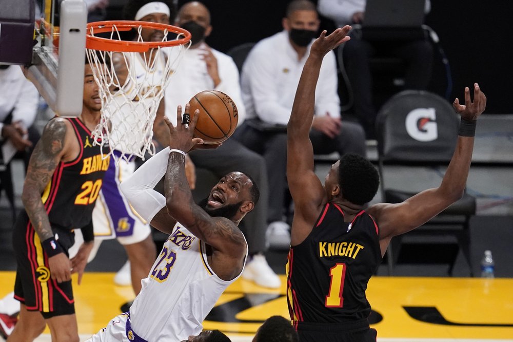 LeBron James chấn thương đầu gối, Los Angeles Lakers thất thủ trước bầy chim ưng Atlanta Hawks - Ảnh 3.