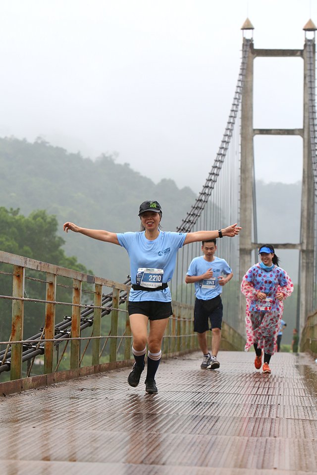 Gần 1.600 người tham gia “Quảng Bình Discovery Marathon” hào hứng với đường chạy giữa lòng di sản - Ảnh 8.