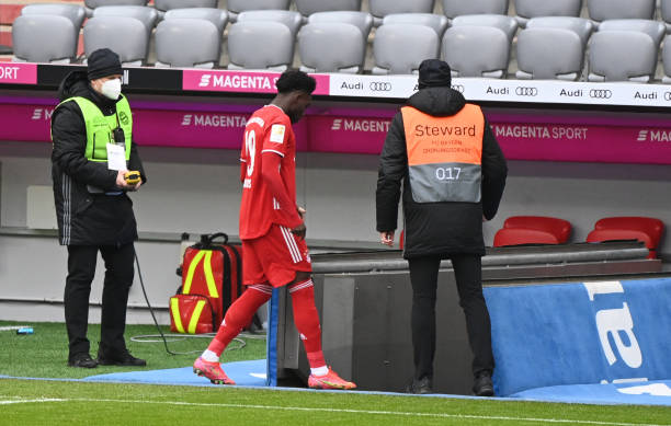 Sao trẻ đi tắm sớm, Bayern Munich vẫn thắng dễ Stuttgart - Ảnh 2.