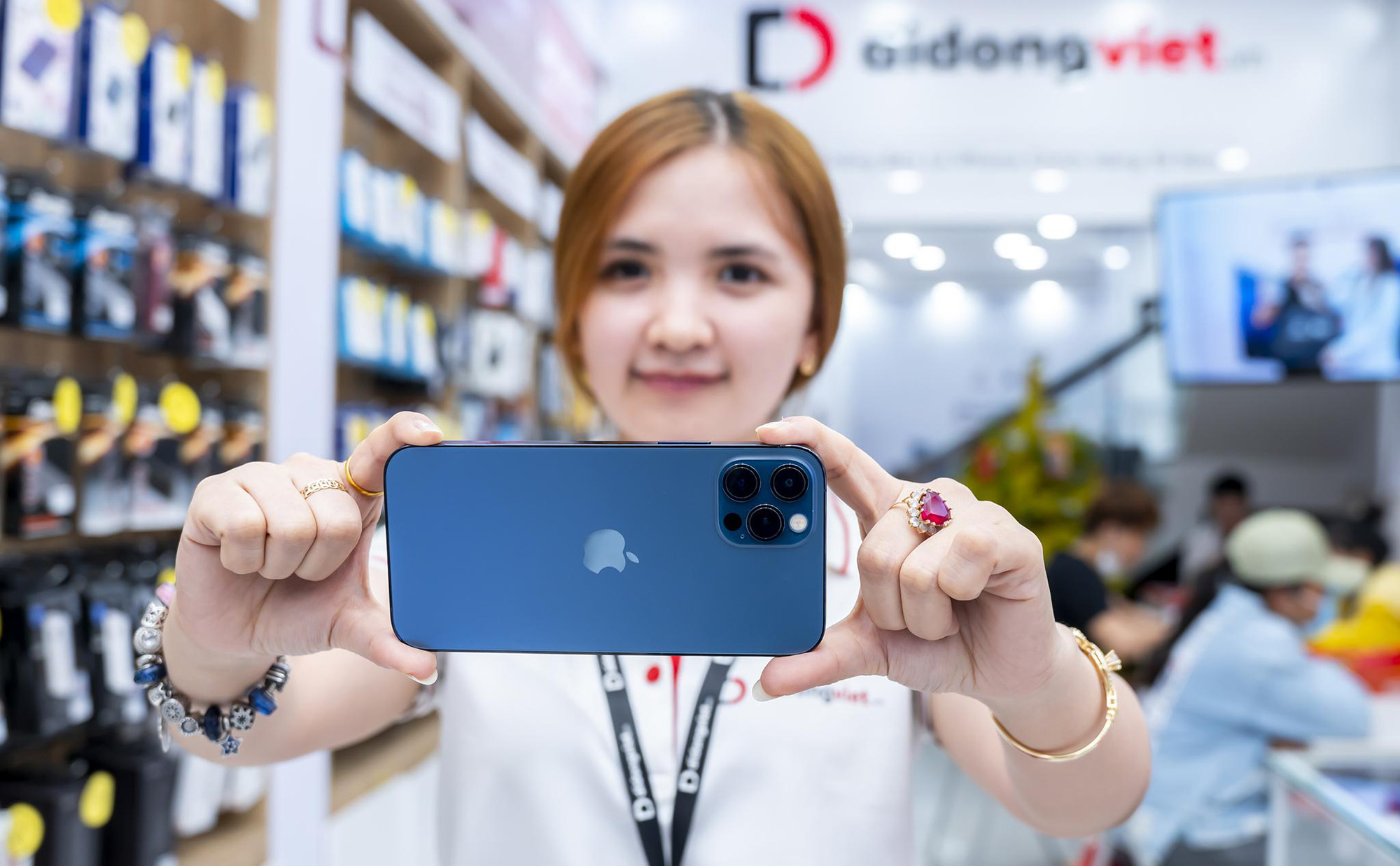 Bảng giá iPhone gần cuối tháng 3 - iPhone 12 giảm gần 7 triệu, iPhone 8 về giá tầm 5 triệu - Ảnh 1.