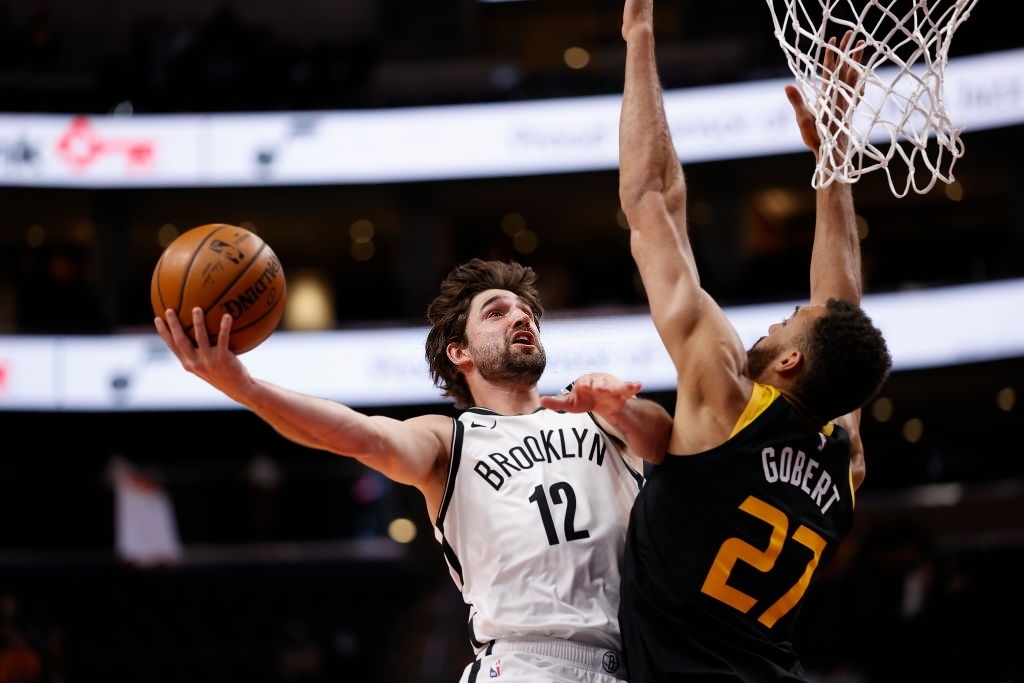 Thiếu vắng 3 siêu sao, Brooklyn Nets &quot;vỡ trận&quot; trước Utah Jazz - Ảnh 2.