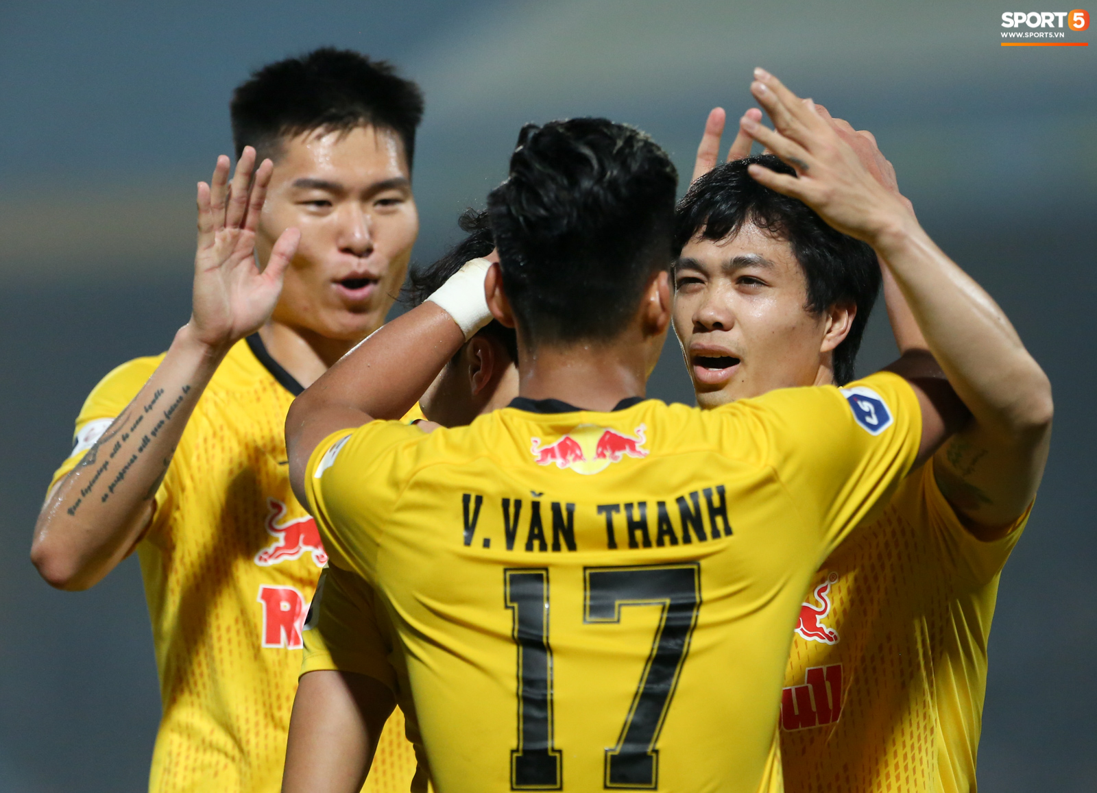 Minh Vương: HAGL còn nhiều thứ đáng xem, bằng mọi giá giữ ngôi đầu V.League - Ảnh 1.