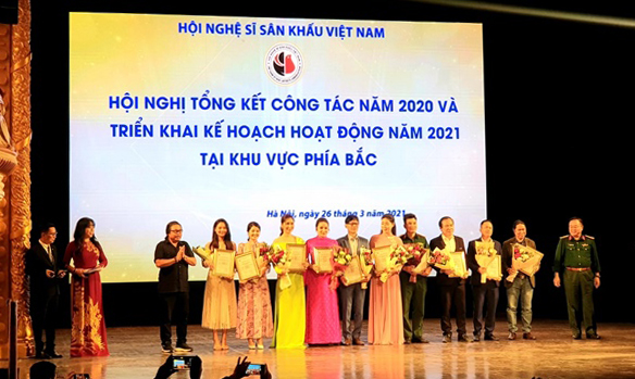 Hội Nghệ sĩ sân khấu Việt Nam đã trao 33 giải thưởng cho các nghệ sĩ, tác phẩm xuất sắc - Ảnh 2.
