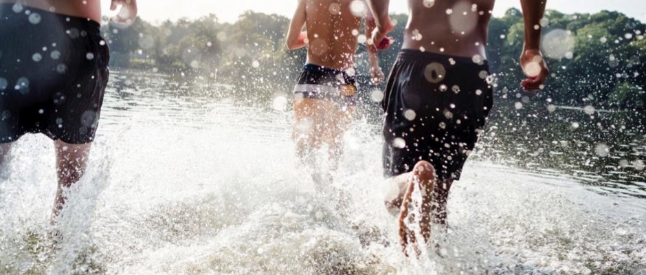 Con người phải di chuyển nhanh tới mức nào để có thể chạy trên mặt nước? - Ảnh 1.