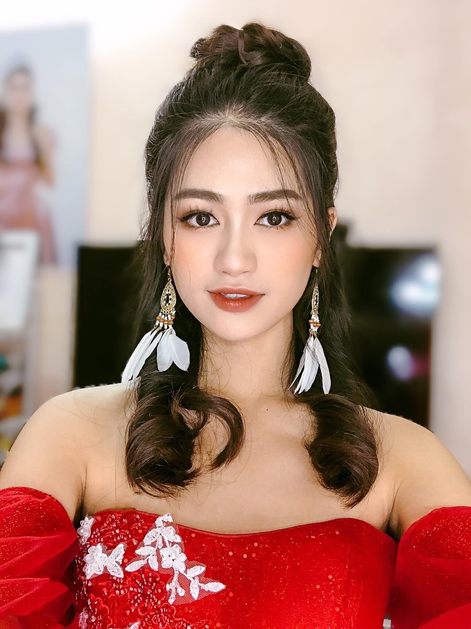 Cận cảnh nhan sắc người đẹp Hoa hậu Việt Nam dẫn bản tin VTV - Ảnh 8.