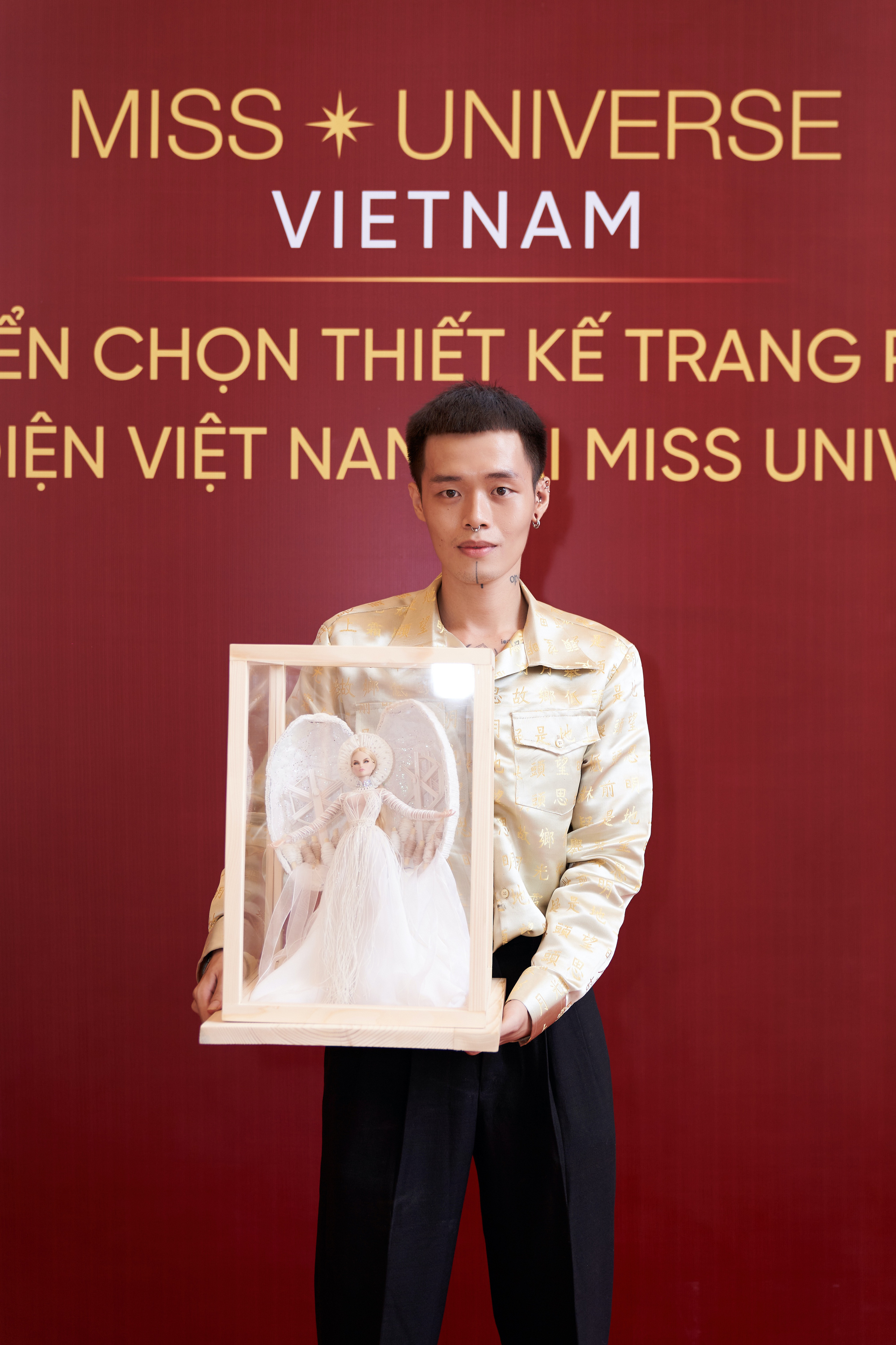 Trang phục dân tộc của Khánh Vân bị tố đạo nhái Hoa hậu Myanmar ngay sau khi công bố - Ảnh 2.