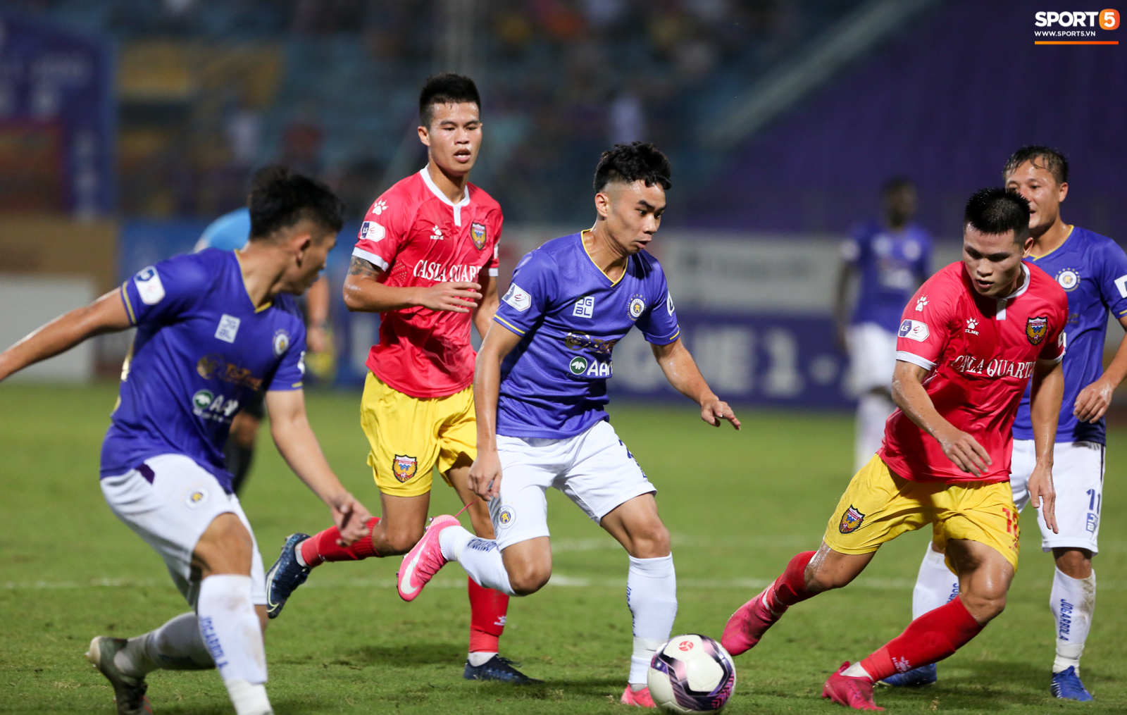 &quot;Mourinho Việt Nam&quot; khen Hà Nội FC, HAGL ở trên tầm phần còn lại V.League - Ảnh 1.