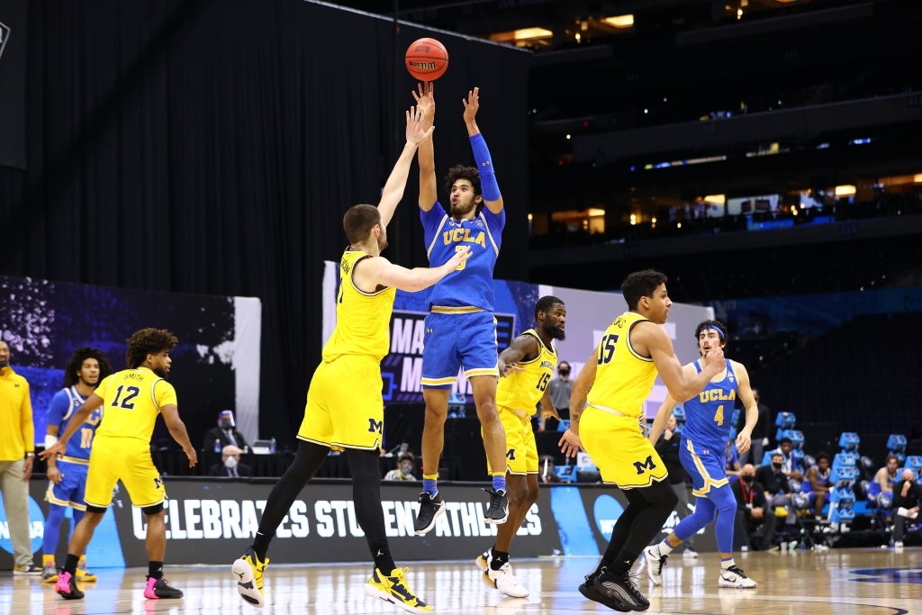 Johnny Juzang &quot;vượt mặt&quot; Kevin Love trong ngày tỏa sáng cùng UCLA Bruins tại NCAA - Ảnh 1.