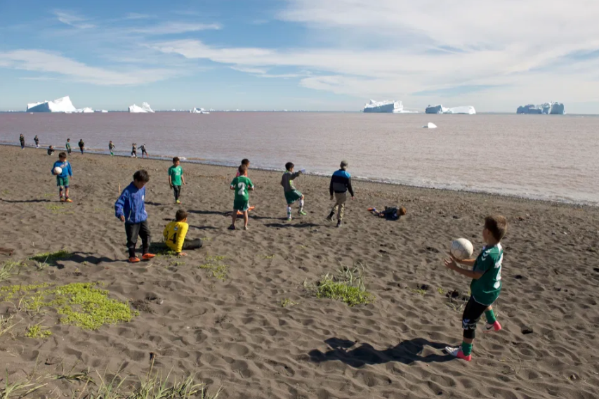Lạ lùng giải bóng đá có 1-0-2 ở Vòng Bắc Cực: Vừa đá vừa ngắm cá voi, băng trôi - Ảnh 8.