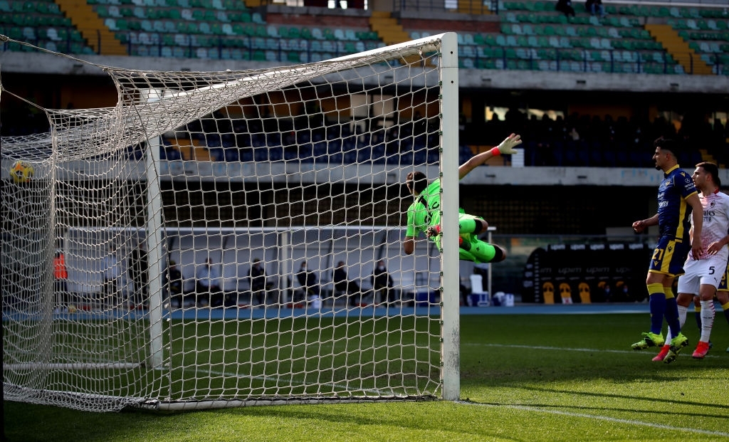 Hậu vệ MU lập công giúp AC Milan áp sát ngôi đầu - Ảnh 4.