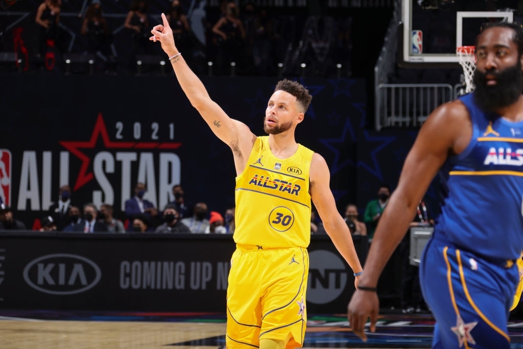 Tạo &quot;mưa 3 điểm&quot; trong All Star Game 2021, Stephen Curry quyên góp tiền tỷ cho tổ chức từ thiện - Ảnh 1.