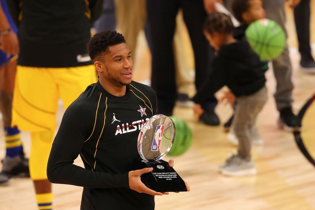 Team LeBron thắng dễ trong ngày Giannis Antetokounmpo lập kỷ lục All-Star cùng danh hiệu MVP - Ảnh 2.