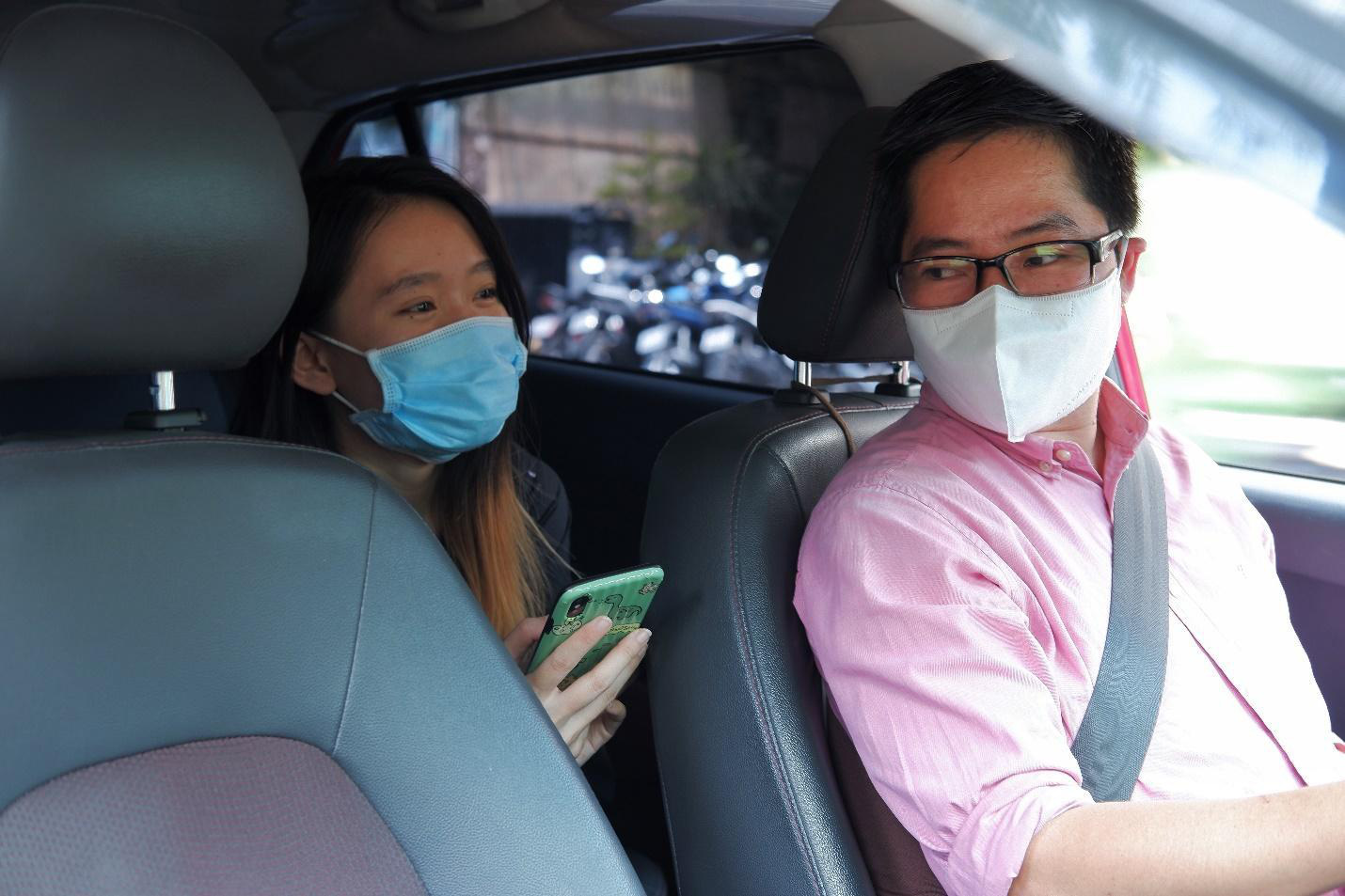 1001 câu chuyện khó quên của hai nữ tài xế chạy Grab vì đam mê - Ảnh 2.