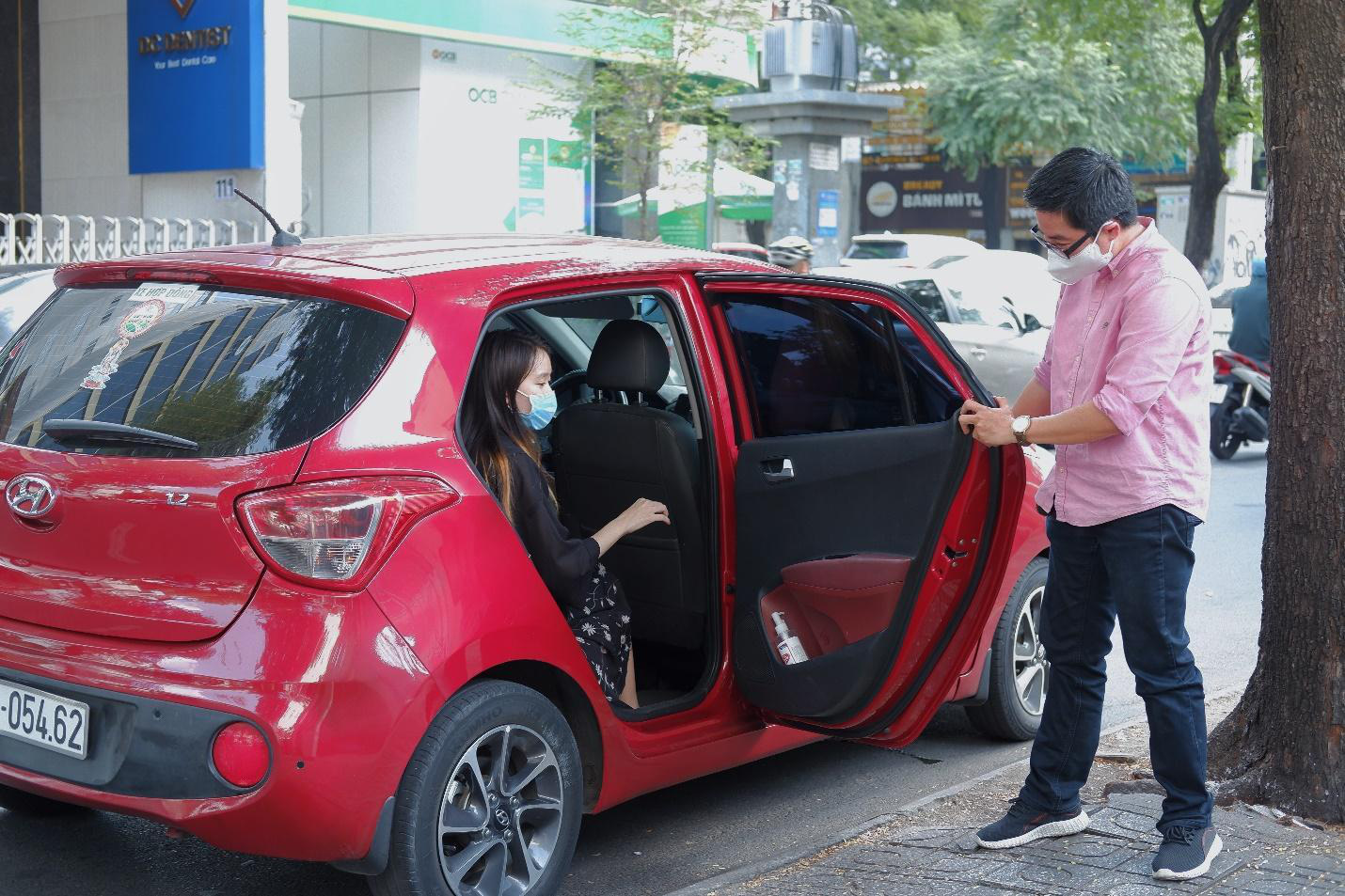 1001 câu chuyện khó quên của hai nữ tài xế chạy Grab vì đam mê - Ảnh 3.