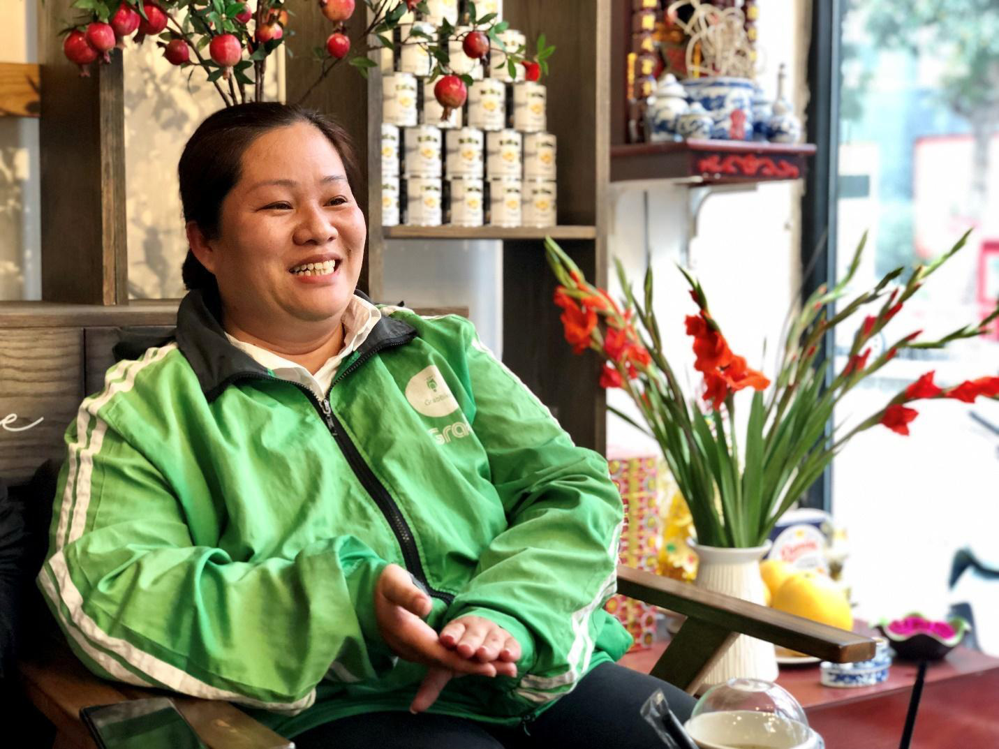 1001 câu chuyện khó quên của hai nữ tài xế chạy Grab vì đam mê - Ảnh 4.