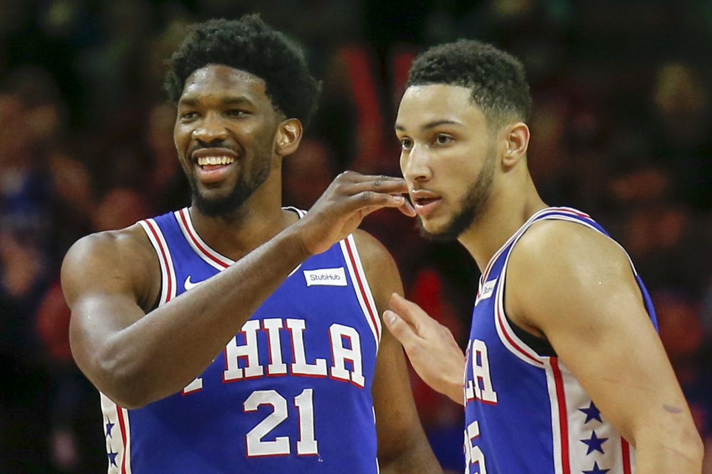 Đi cắt tóc trước giờ lên sóng, Ben Simmons và Joel Embiid nhiều khả năng &quot;nghỉ chơi&quot; NBA All Star - Ảnh 1.