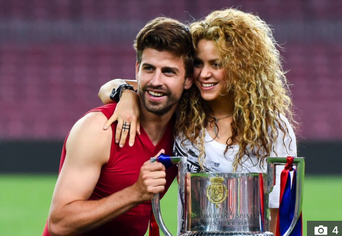 Fan PSG chăng biểu ngữ gọi Shakira là &quot;gái mại dâm&quot; - Ảnh 3.