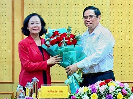 Bàn giao nhiệm vụ Trưởng Ban Tổ chức Trung ương cho bà Trương Thị Mai - Ảnh 1.