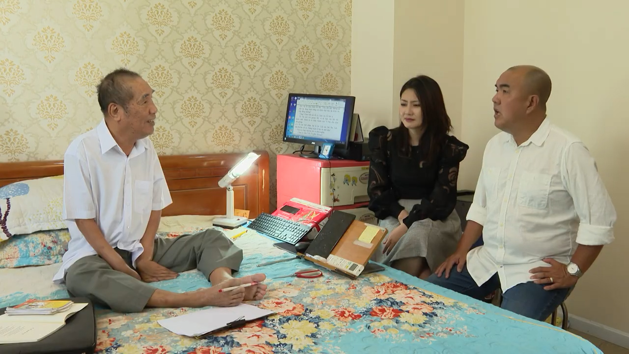 Quốc Thuận tới nhà thăm thầy giáo Nguyễn Ngọc Ký: Tôi bị suy thận, đã chạy thận nhân tạo 11 năm - Ảnh 1.