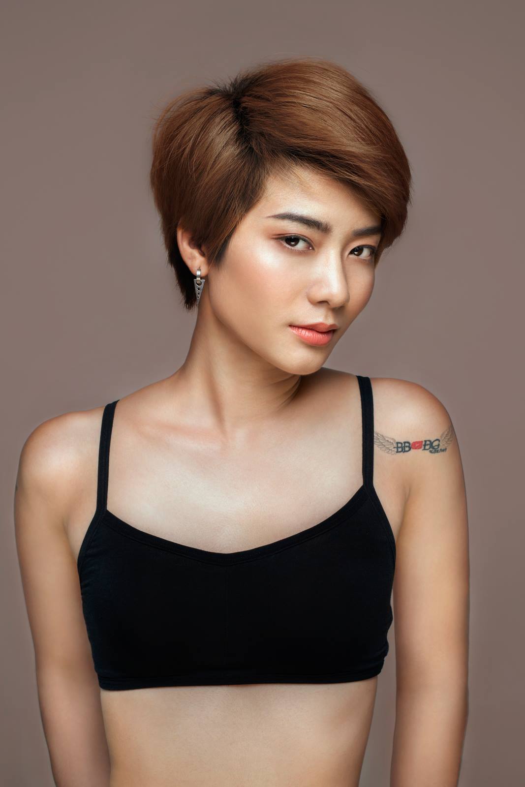 Từng bị BB Trần chê lép, Kim Nhã (Vietnams Next Top Model) giờ gây choáng với vòng 1 màu mỡ hơn hẳn! - Ảnh 1.
