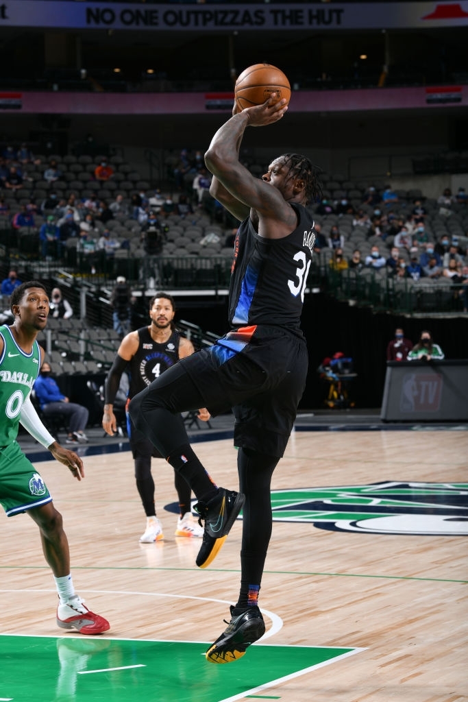 Julius Randle “chơi game” cũng lập kỷ lục trước Dallas Mavericks - Ảnh 2.