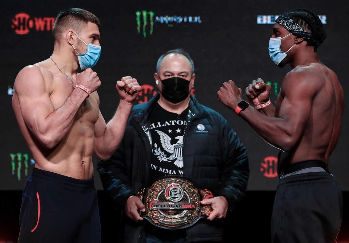 Vadim Nemkov bảo vệ thành công đai Bellator sau màn đại chiến cùng Phil Davis, tiến thêm một bước tới phần thưởng 1 triệu USD - Ảnh 1.