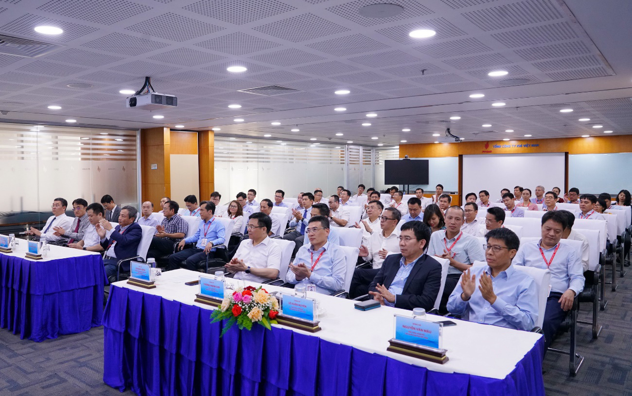 PV GAS và PTSC ký kết hợp đồng cung cấp tàu kho nổi chứa LPG lạnh - Ảnh 1.