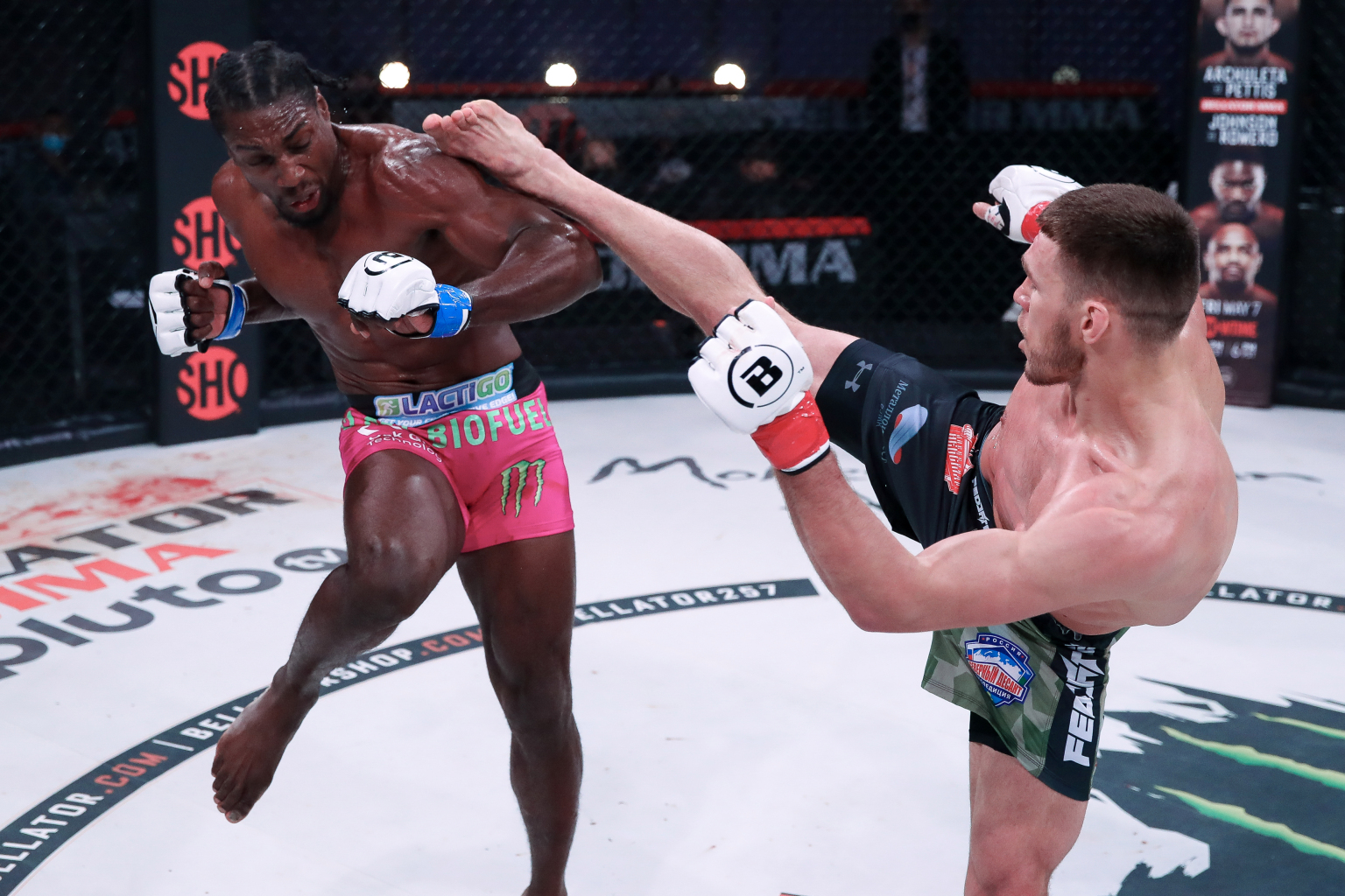 Vadim Nemkov bảo vệ thành công đai Bellator sau màn đại chiến cùng Phil Davis, tiến thêm một bước tới phần thưởng 1 triệu USD - Ảnh 4.