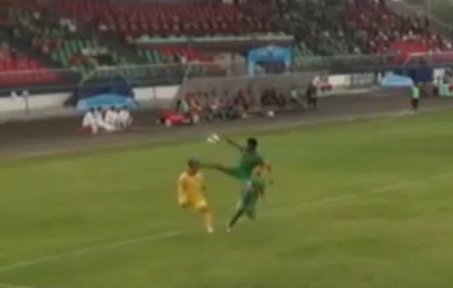 Đội trưởng Bình Phước FC sút thẳng mặt cầu thủ Đắk Lắk nhưng bất ngờ nhất là quyết định của trọng tài - Ảnh 1.