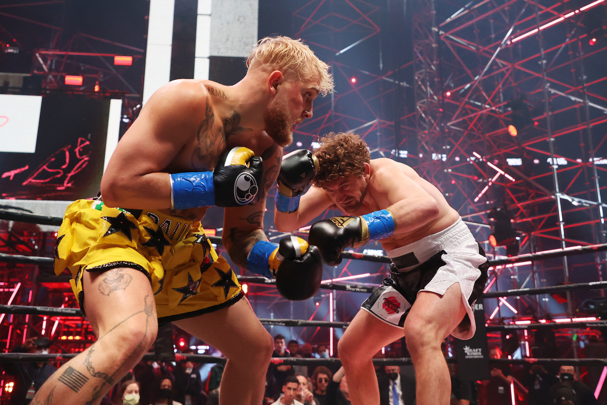 Jake Paul vs Ben Askren: Màn hóa thân bóng bẩy mang lại hiệu quả tối đa - Ảnh 2.