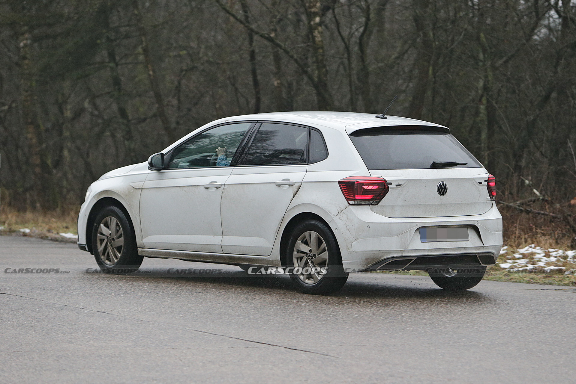 Volkswagen Polo công bố bản cập nhật mới, hé lộ đèn pha cải tiến - Ảnh 1.