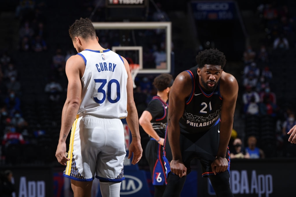 Vượt qua huyền thoại Kobe Bryant, Stephen Curry tạo nên điều kỳ diệu trước Philadelphia 76ers - Ảnh 3.
