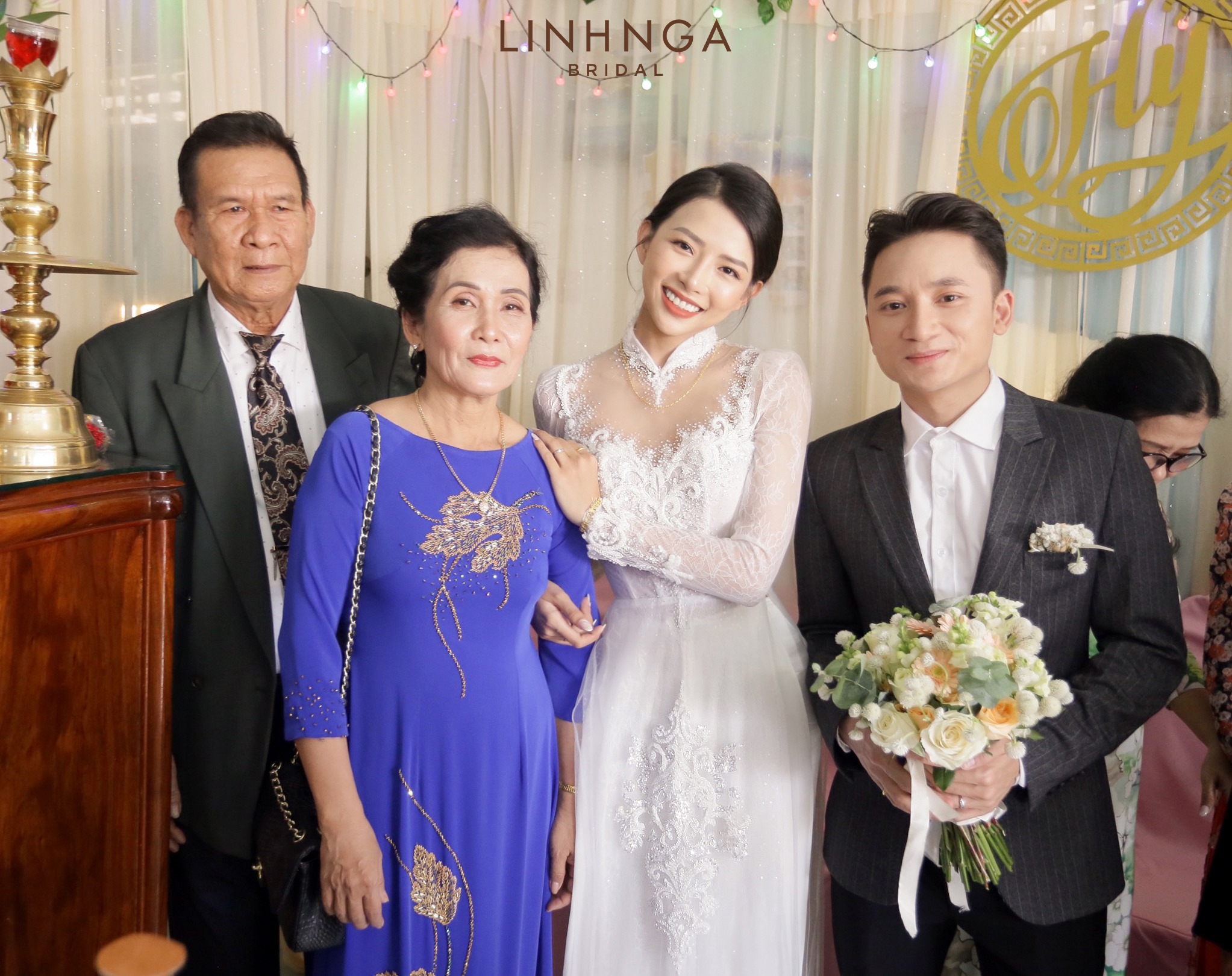 Đám cưới Phan Mạnh Quỳnh và vợ hot girl tại Nha Trang: Cô dâu khoe vòng 1 hững hờ, “cẩu lương” ngập trời trong ngày trọng đại - Ảnh 3.