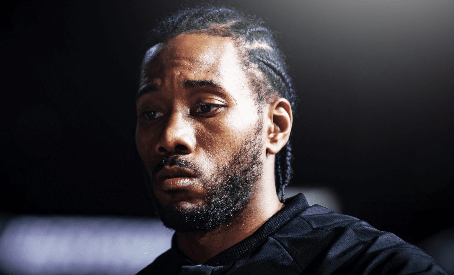 Ngỡ ngàng với sự nguyên nhân đau lòng đã khiến Kawhi Leonard trở thành một người cực kỳ kiệm lời - Ảnh 2.