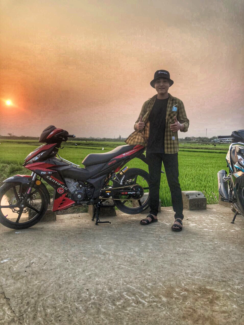 Biker Việt: Bạn là một fan của các chuyến đi phượt trên những chiếc xe đồ sộ? Hãy tham gia cùng chúng tôi trong cộng đồng Biker Việt để chia sẻ những kinh nghiệm, cập nhật những buổi họp mặt và sự kiện hấp dẫn nhất của giới đi xe. Hàng ngàn thành viên đam mê xe máy đang chờ đón bạn!