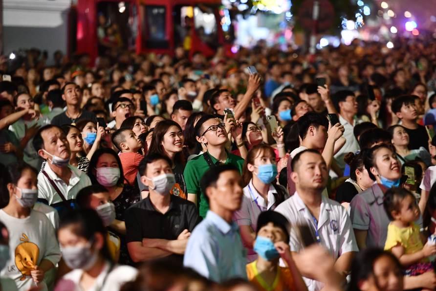 Thanh Hóa rực rỡ pháo hoa đêm khai mạc Lễ hội du lịch Biển 2021 - Ảnh 13.