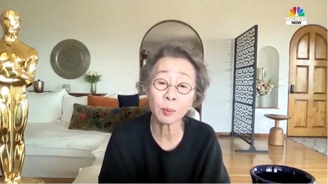 Giành cả giải Oscar nhưng sao Hàn 74 tuổi không quan tâm đến Hollywood, netizen đang phẫn nộ bỗng quay xe vì lý do đằng sau - Ảnh 2. Giành cả giải Oscar nhưng sao Hàn 74 tuổi không quan tâm đến Hollywood, netizen đang phẫn nộ bỗng quay xe vì lý do đằng sau - Ảnh 2.