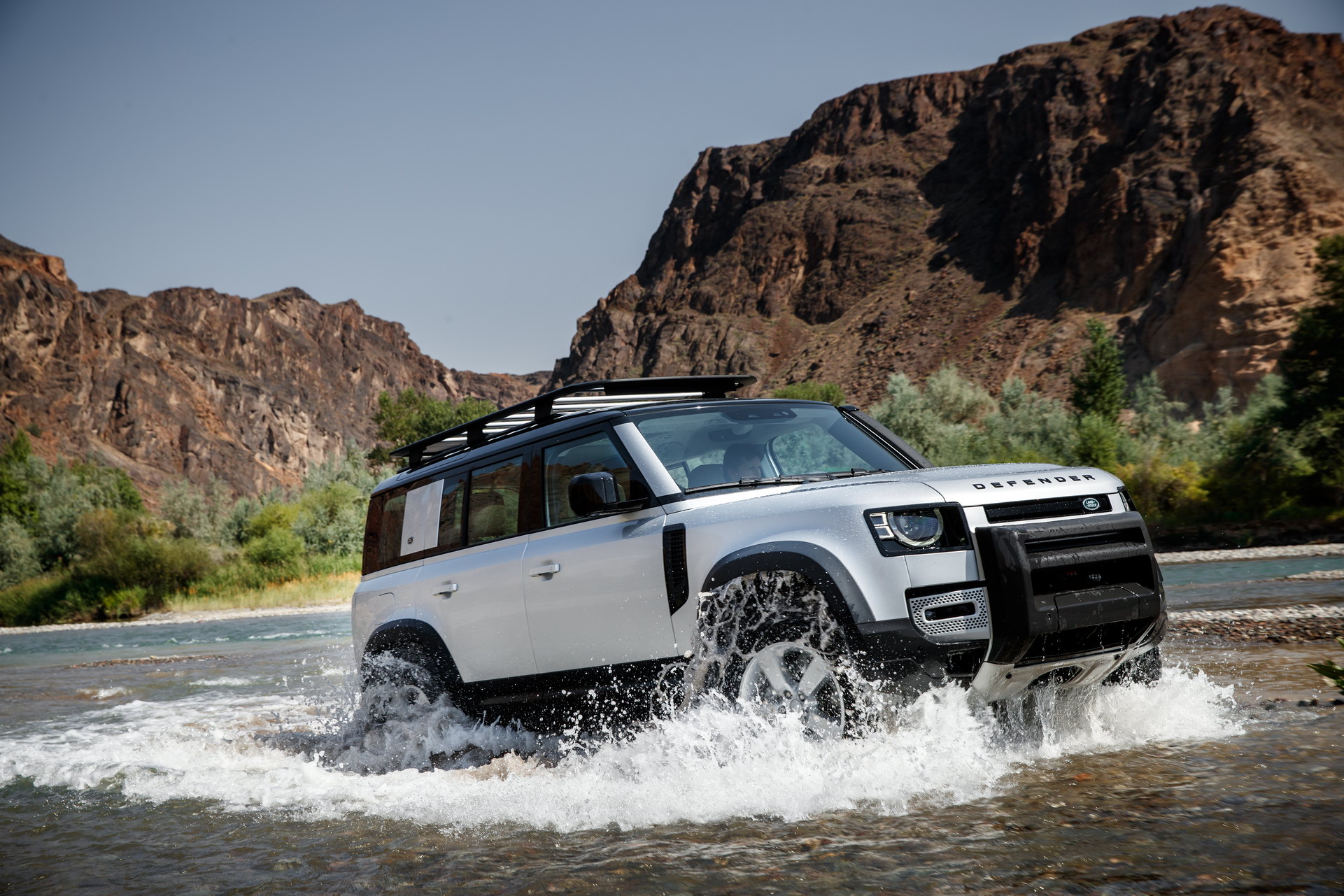 Giấc mơ Land Rover Defender bán tải sắp thành hiện thực, Mercedes-Benz G-Class phải dè chừng - Ảnh 1.