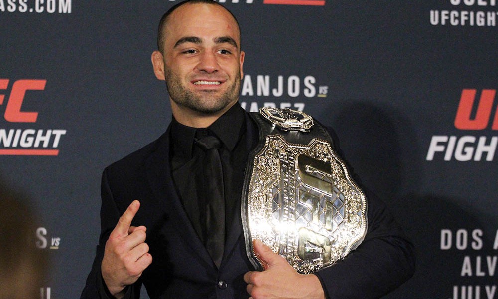 Eddie Alvarez từng giữ đai vô địch của UFC