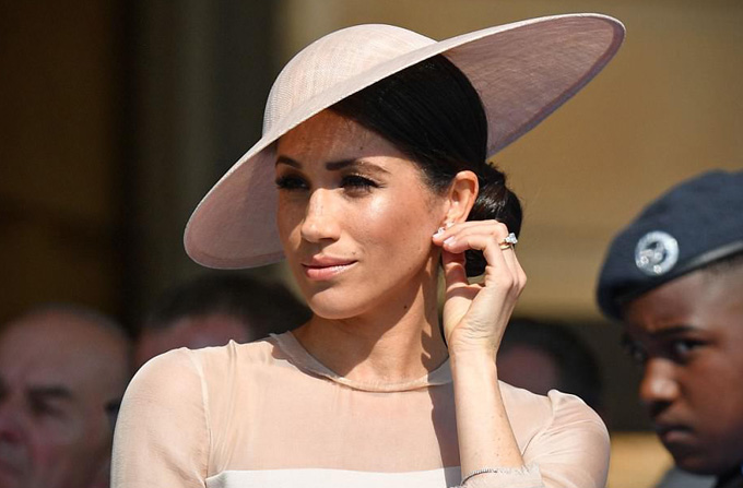 Harry đang khiến nhân viên cung điện khiếp sợ, Meghan tiết lộ tham vọng lớn nhất, hoàng gia Anh chỉ là &quot;nước cờ&quot; trong tay nữ công tước - Ảnh 2.