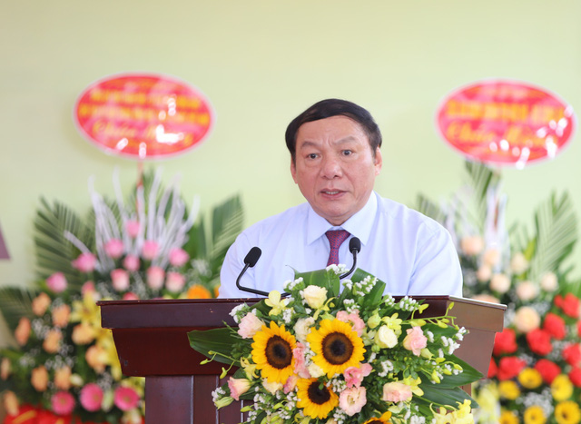 Ông Nguyễn Văn Hùng được giới thiệu để Quốc hội phê chuẩn, bổ nhiệm giữ chức Bộ trưởng Bộ Văn hóa, Thể thao và Du lịch - Ảnh 1.