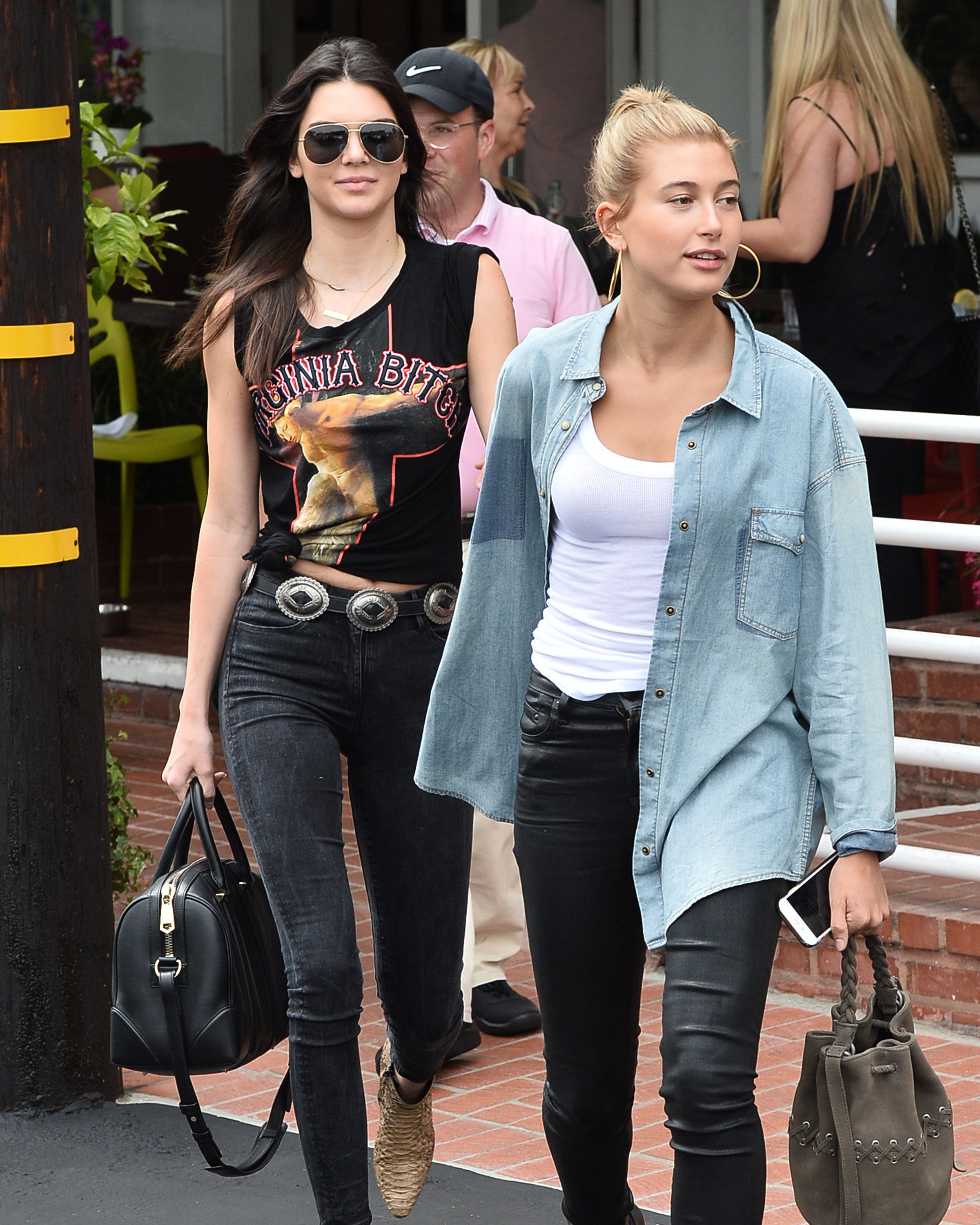 Kendall Jenner công khai khịa Selena Gomez là vì vợ chồng Justin Bieber? - Ảnh 6. Kendall Jenner công khai khịa Selena Gomez là vì vợ chồng Justin Bieber? - Ảnh 6.