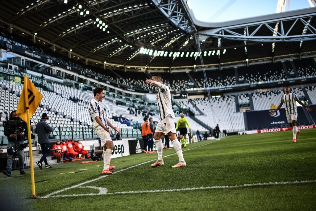 Ronaldo và Dybala cùng nổ súng giúp Juventus thắng Napoli - Ảnh 1.