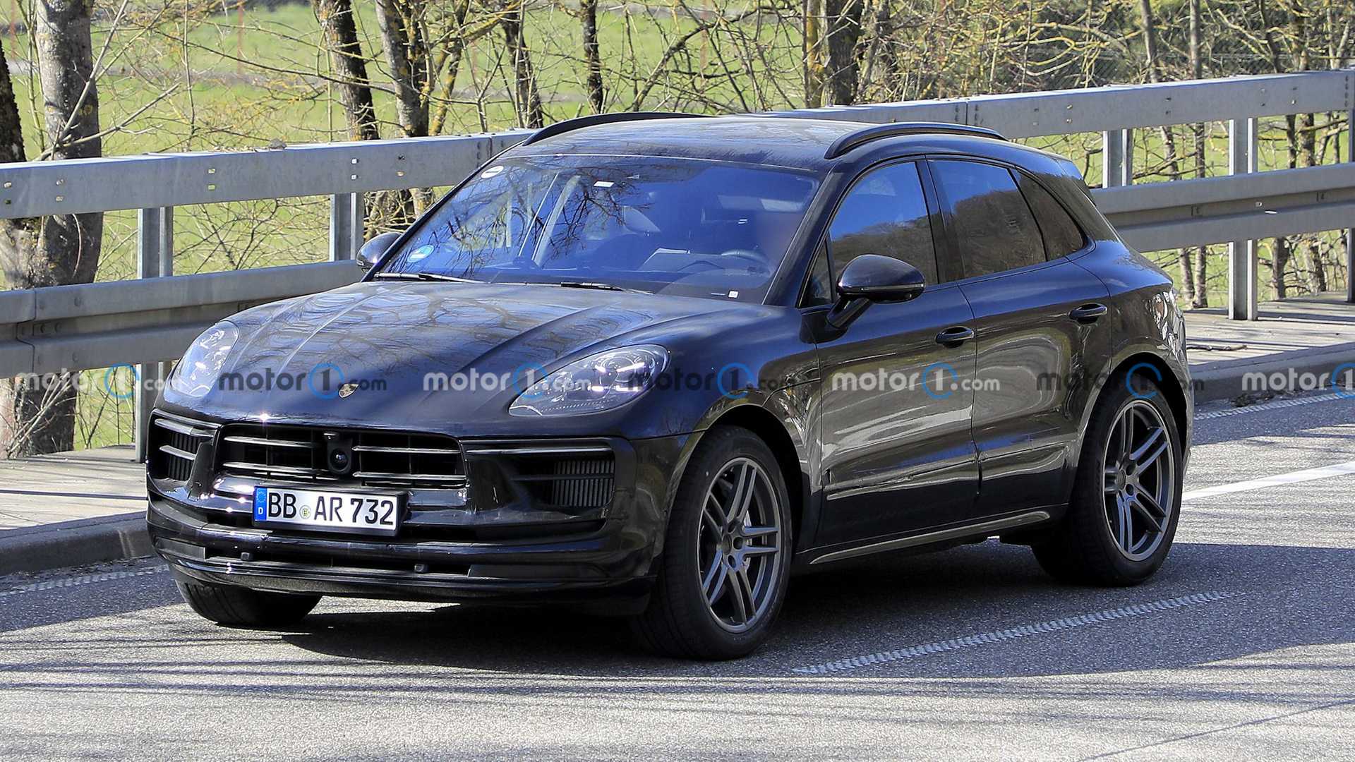 Hé lộ nội thất Porsche Macan mới sắp ra mắt: Vô-lăng mới, bỏ bớt nút bấm - Ảnh 1.