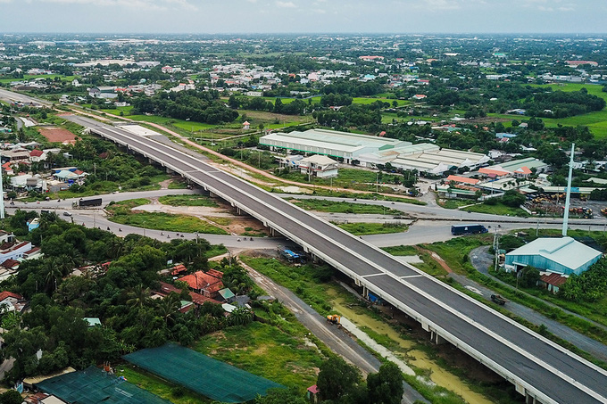 Sóng đầu tư BĐS dịch chuyển từ khu Đông sang Khu Tây - Ảnh 1.