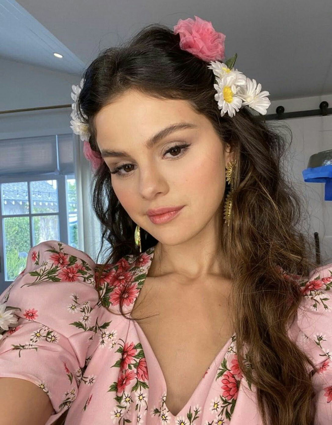 Kendall Jenner công khai khịa Selena Gomez là vì vợ chồng Justin Bieber? - Ảnh 3. Kendall Jenner công khai khịa Selena Gomez là vì vợ chồng Justin Bieber? - Ảnh 3.